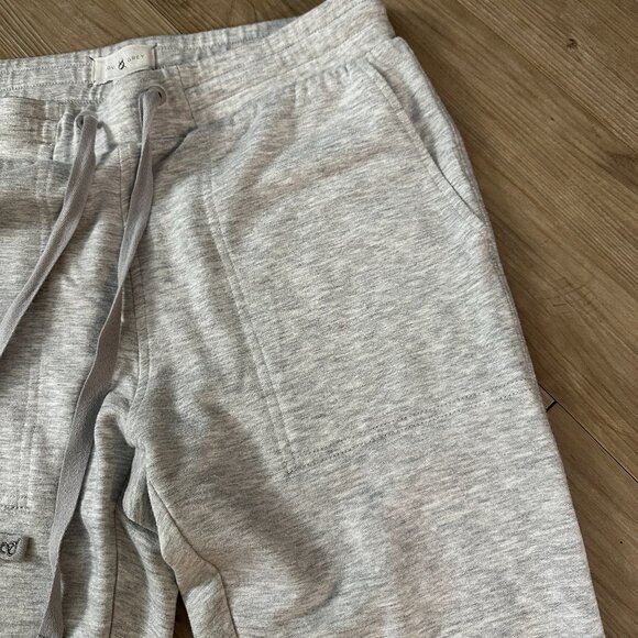 Lou & Grey Signaturesoft Plush Upstate Light Gray Sweatpants - Picture 7 of 12